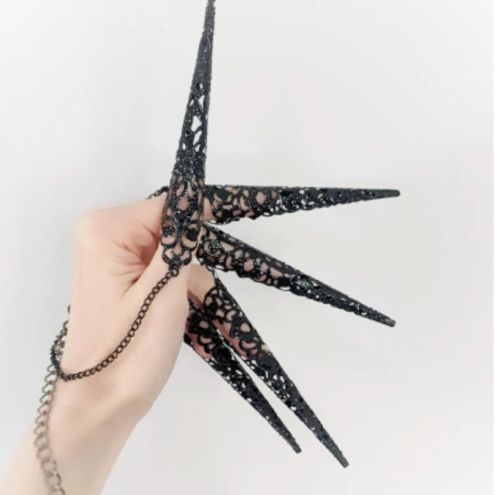 Long Finger Claw bracelet BNIB black